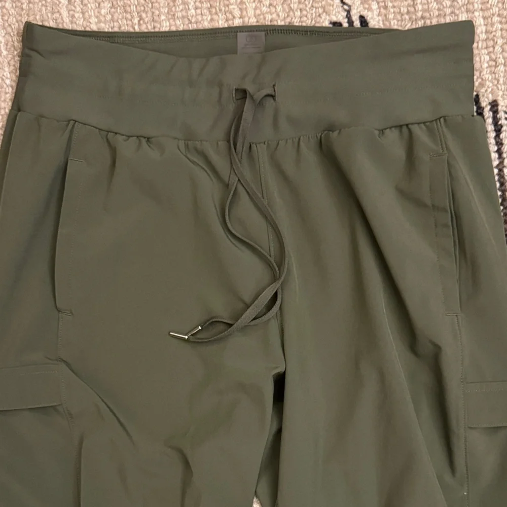 CALIA by Carrie Underwood Olive Ankle Joggers - Picture 5 of 8